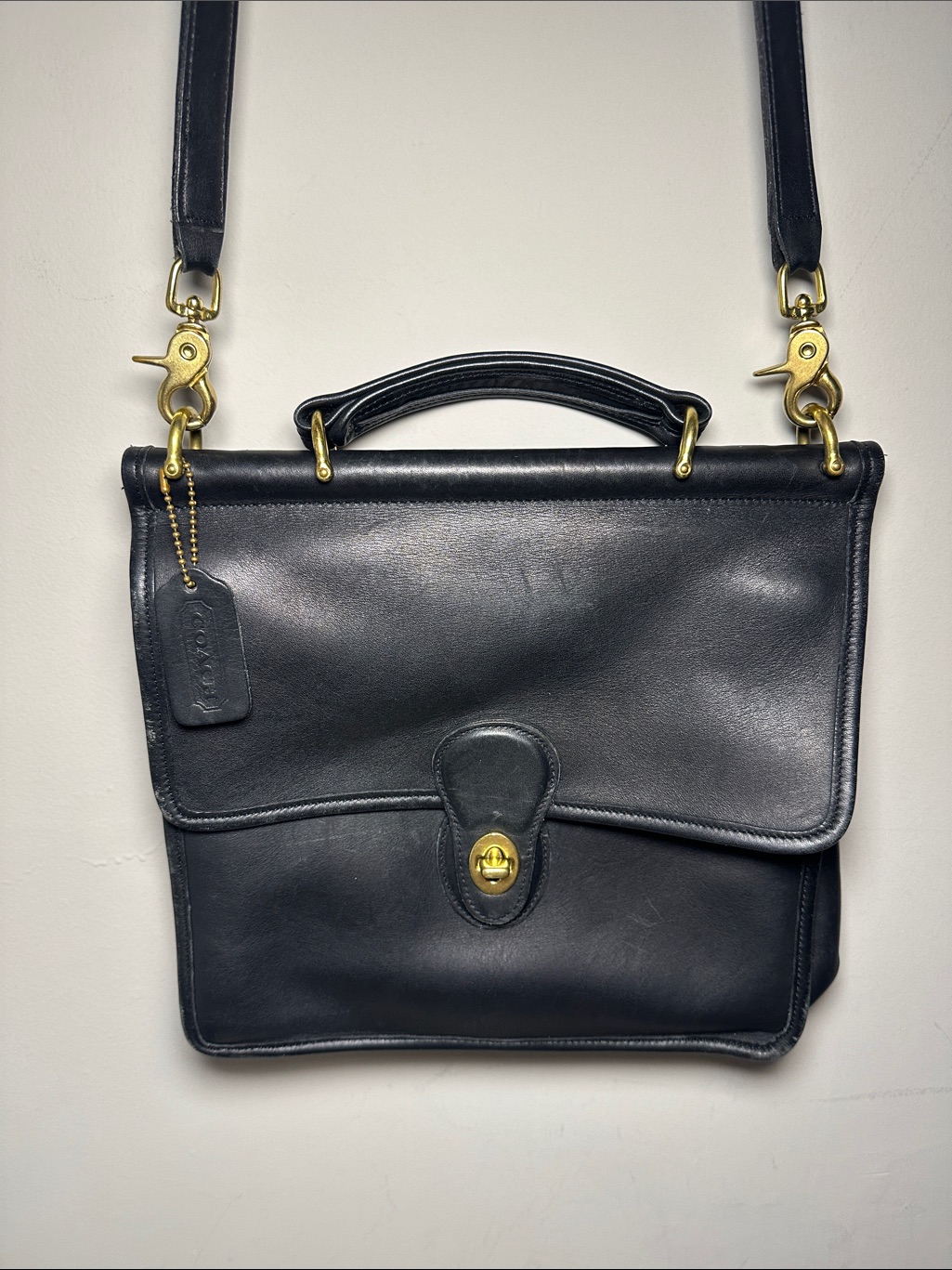 Coach Willis Authentic Vintage Black Leather Crossbody Gold-Tone Turnlock Bag